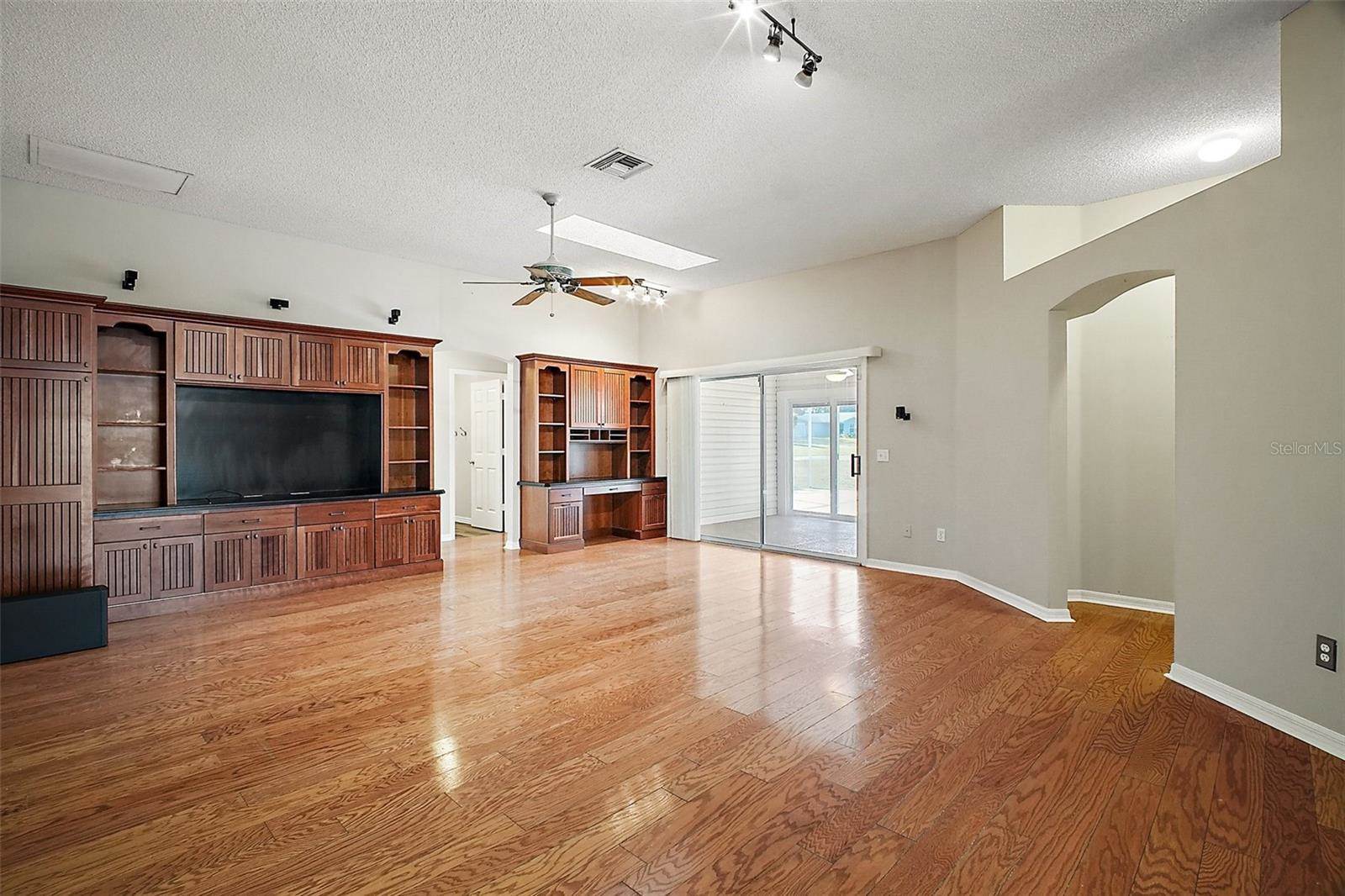 811 Harper Place, Lady Lake, FL 32159