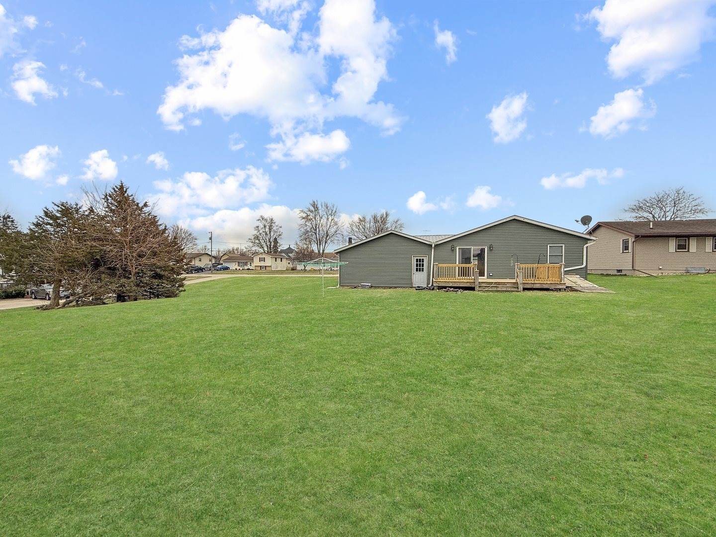 415 Grove, Lena, IL 61048