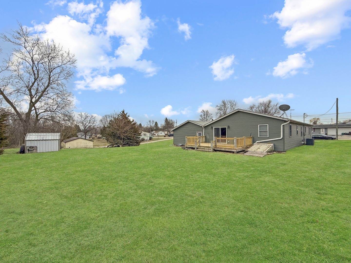 415 Grove, Lena, IL 61048