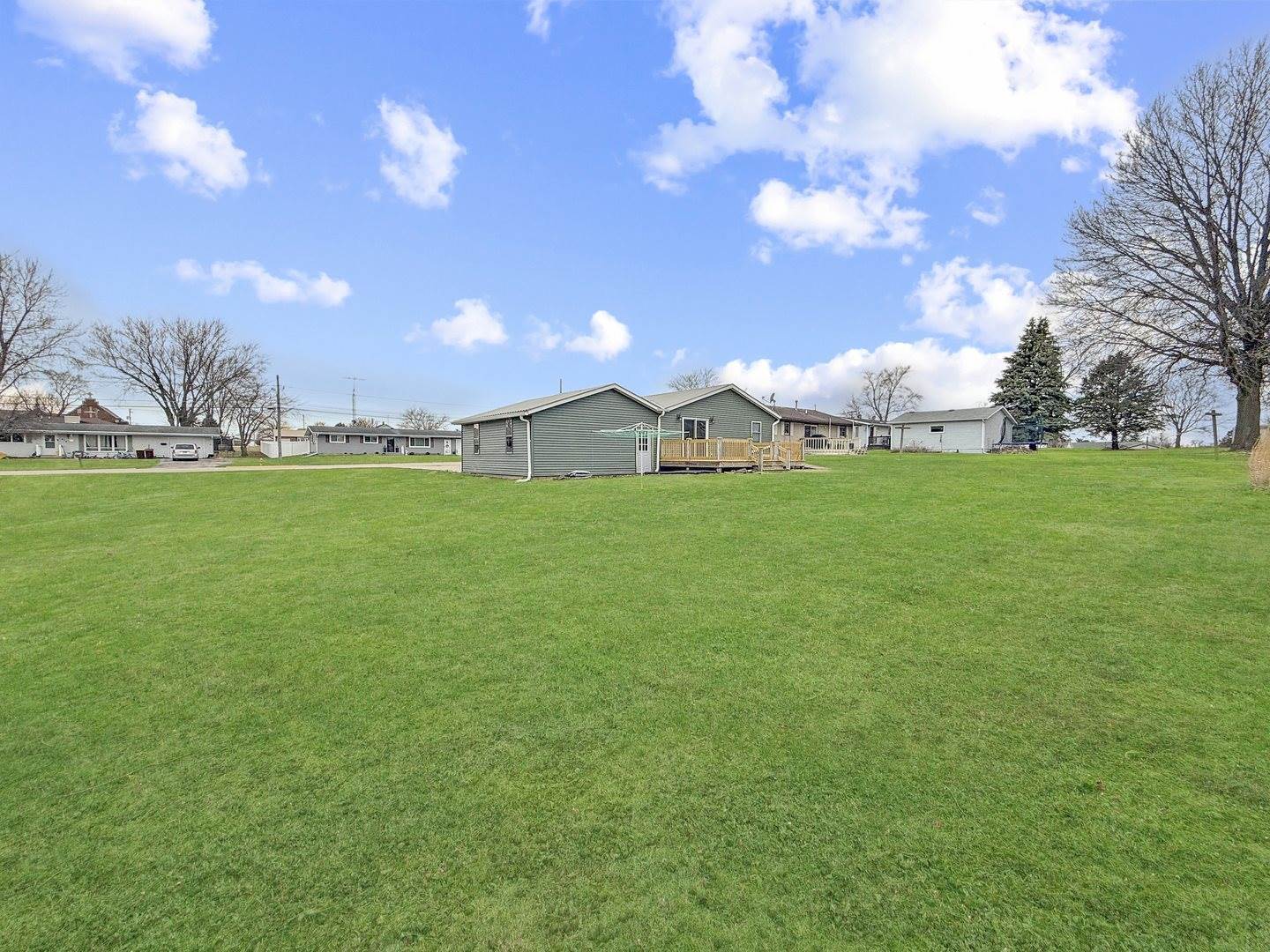 415 Grove, Lena, IL 61048