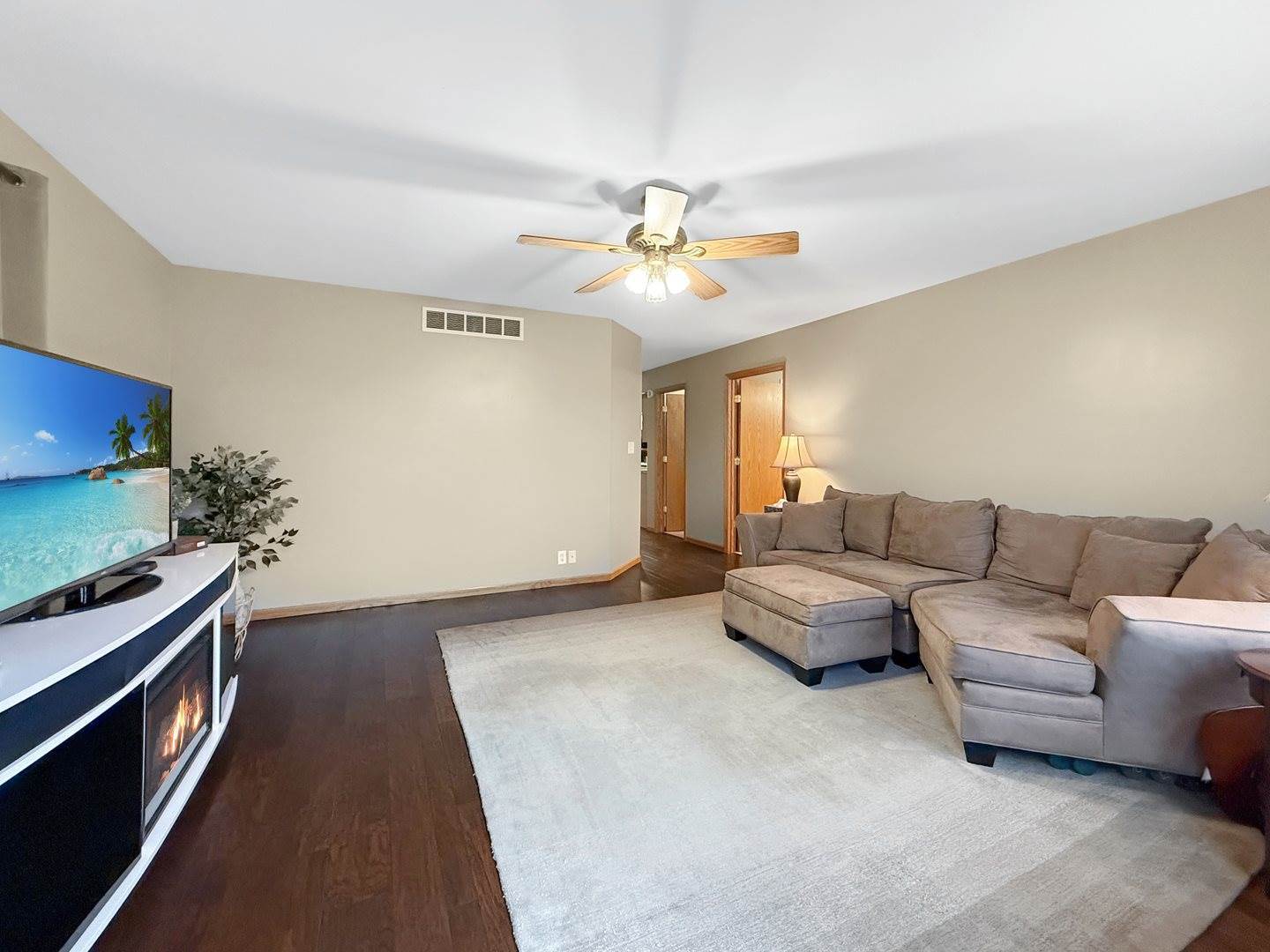 415 Grove, Lena, IL 61048