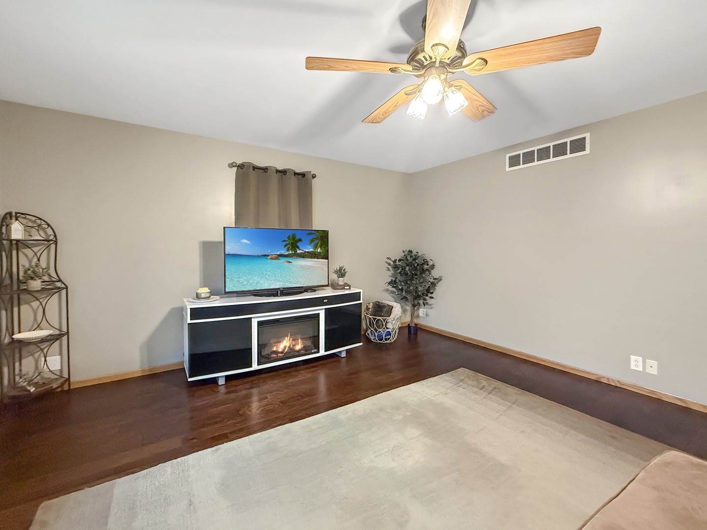 415 Grove, Lena, IL 61048