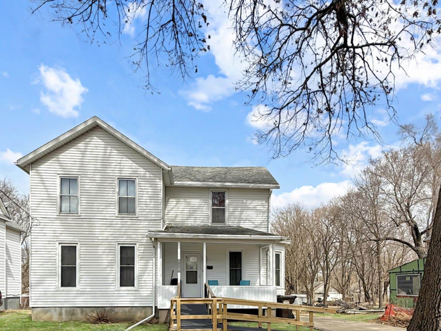 624 East Pleasant Street, Freeport, IL 61032