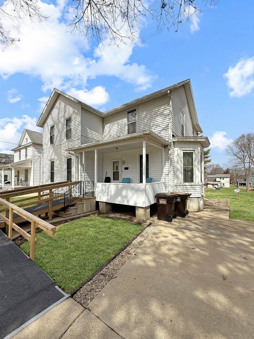 624 East Pleasant Street, Freeport, IL 61032