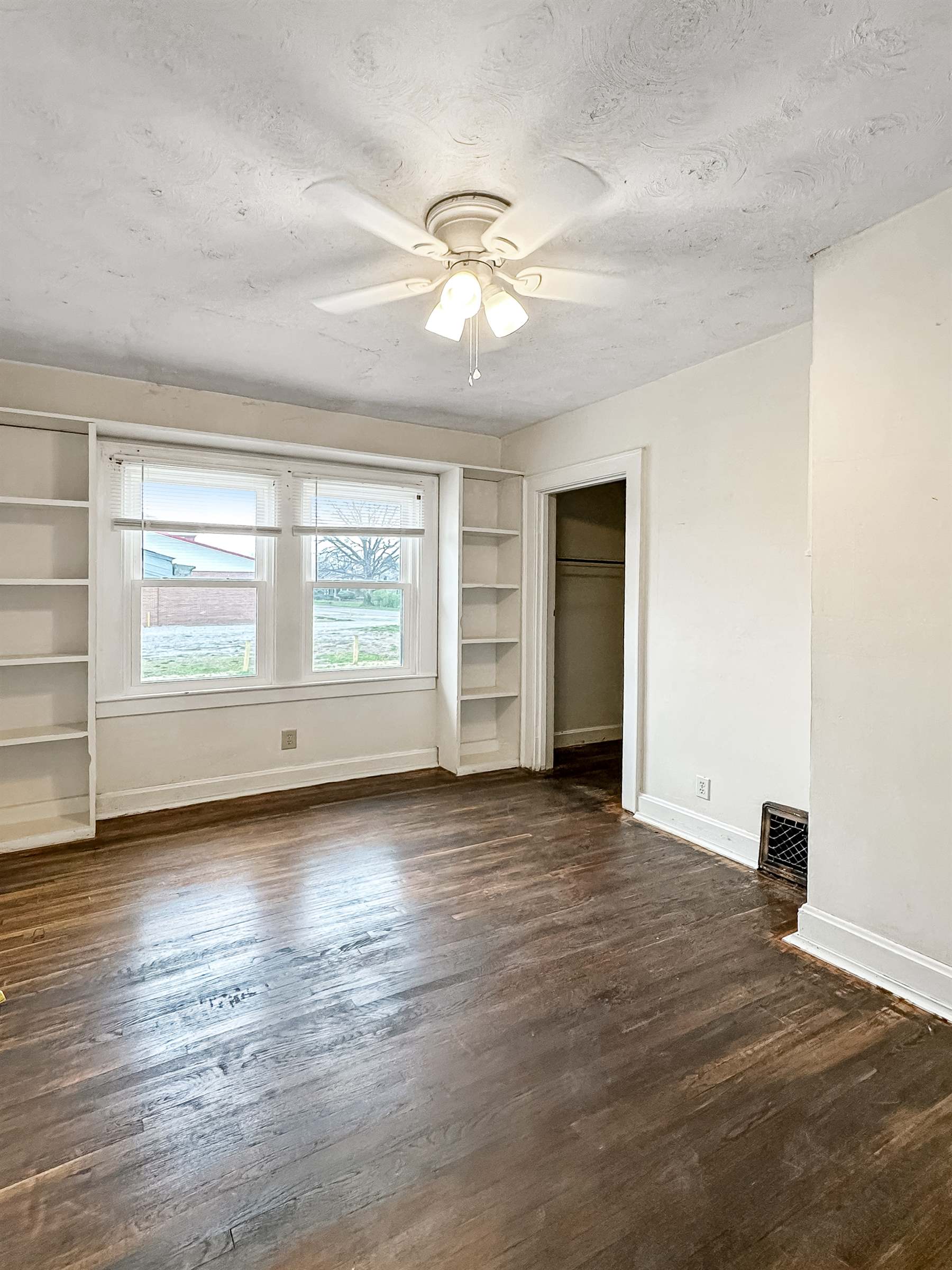 2908 College Ave, Terre Haute, IN 47803