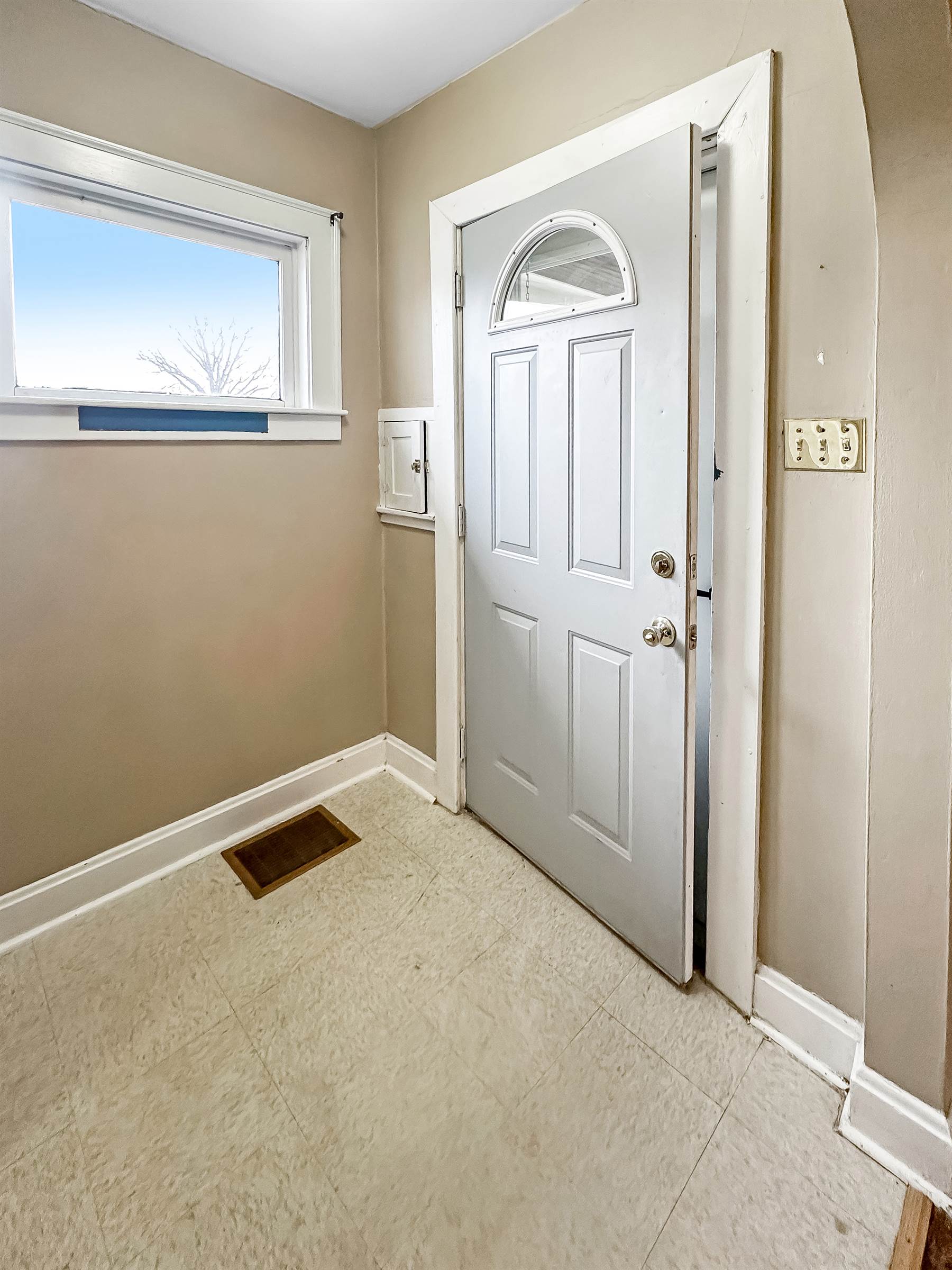 2908 College Ave, Terre Haute, IN 47803