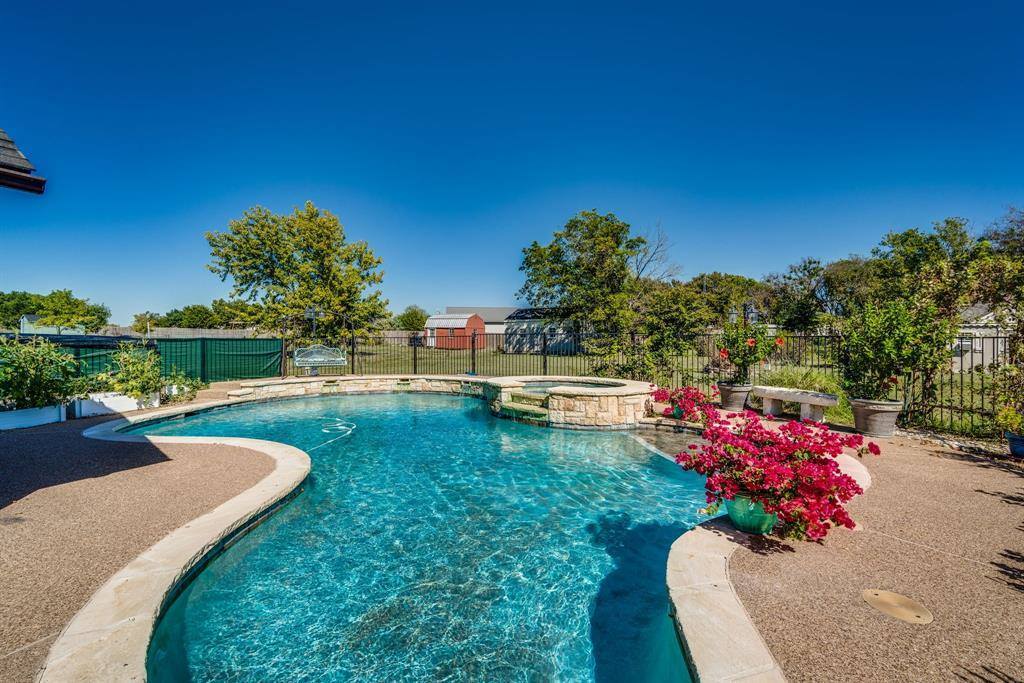 490 Black Champ Road, Waxahachie, TX 75167