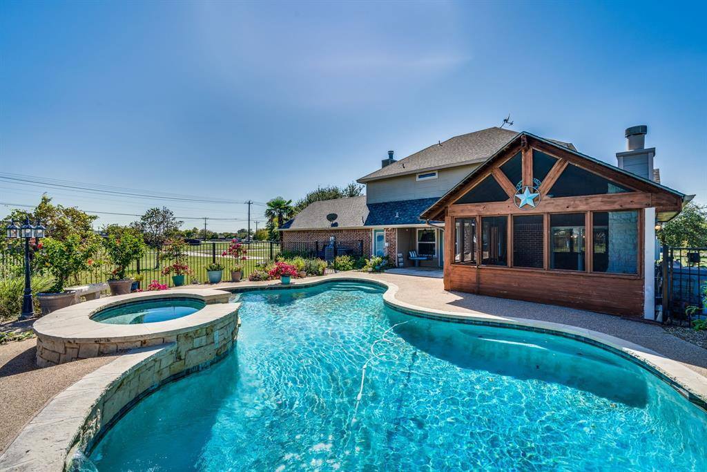 490 Black Champ Road, Waxahachie, TX 75167