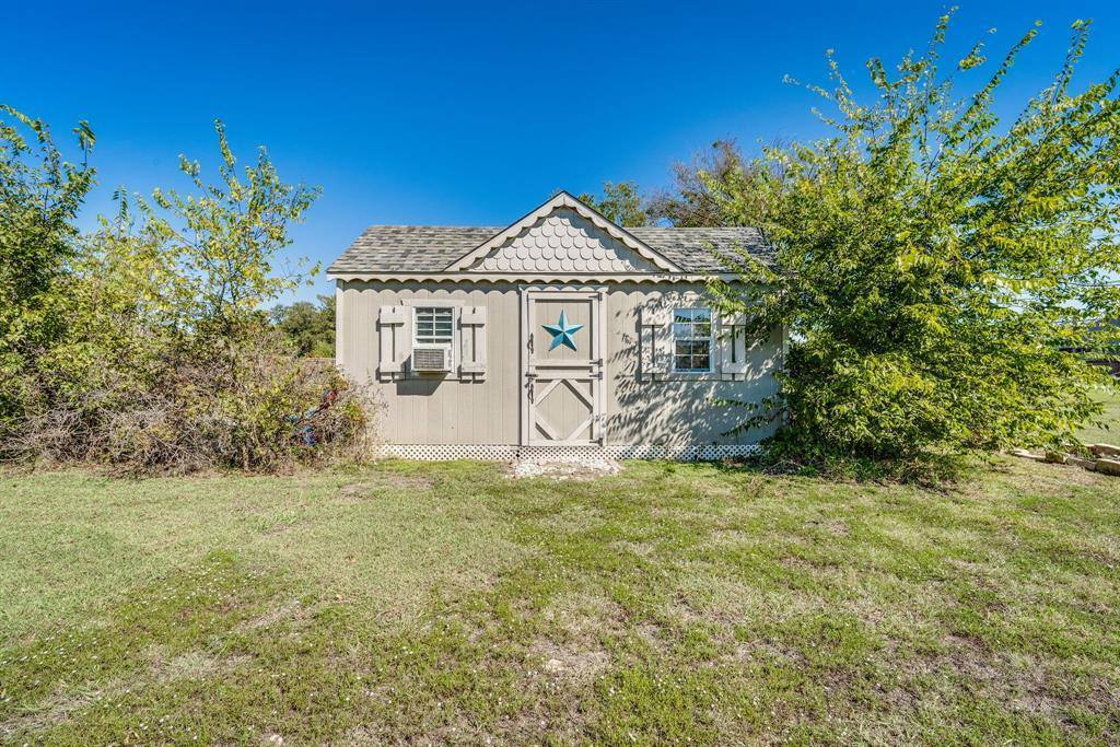 490 Black Champ Road, Waxahachie, TX 75167