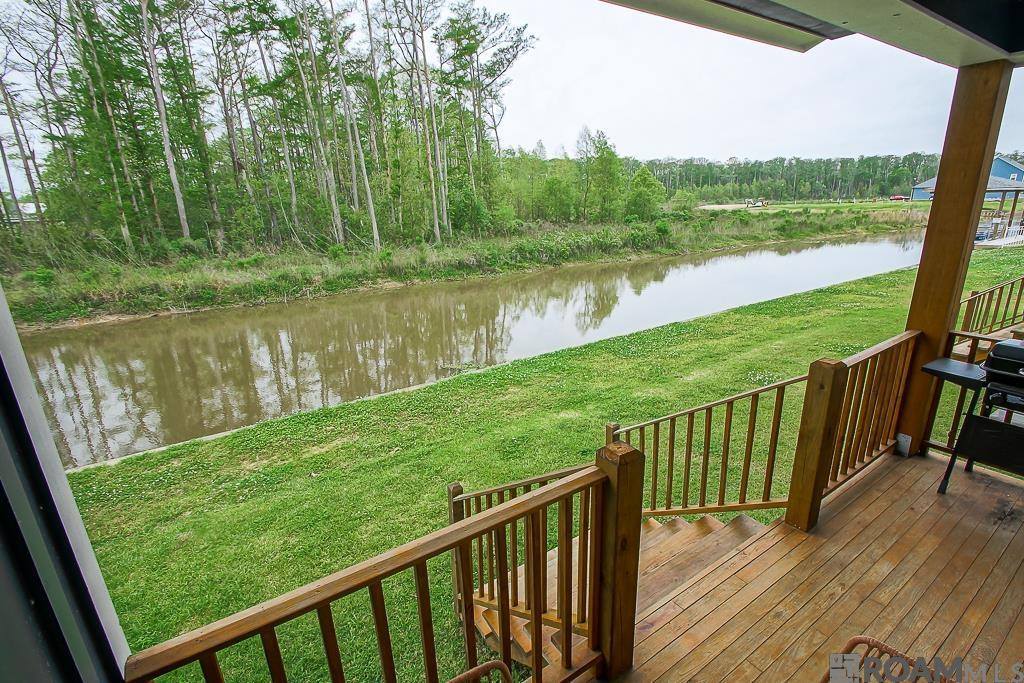 12760 St Lucia Dr, Maurepas, LA 70449