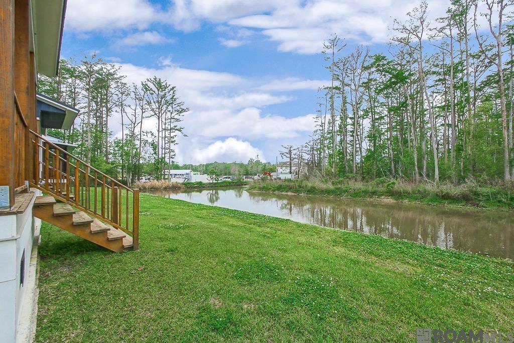 12764 St Lucia Dr, Maurepas, LA 70449