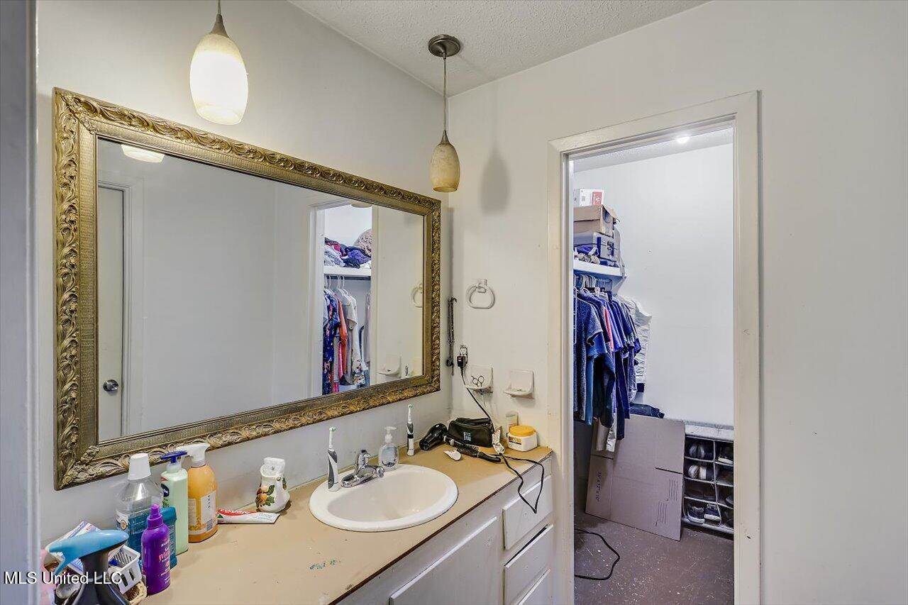 202 Simmons Drive, Clinton, MS 39056