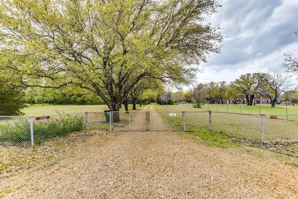 1208 East Stark Road, Seagoville, TX 75159
