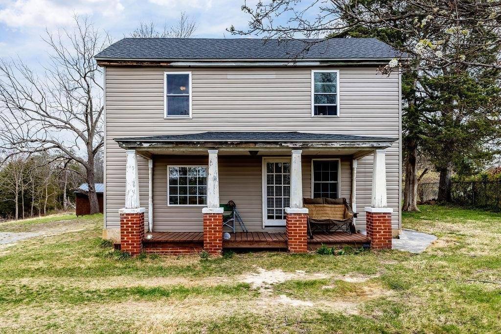 696 Indian Mound Rd, Staunton, VA 24401