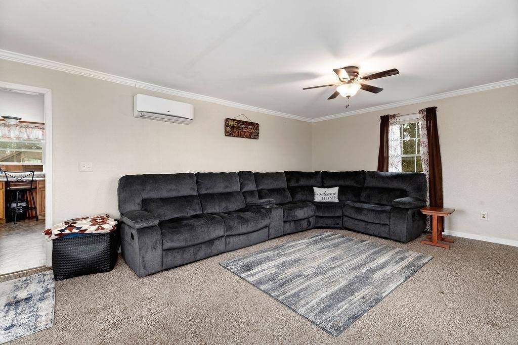 696 Indian Mound Rd, Staunton, VA 24401