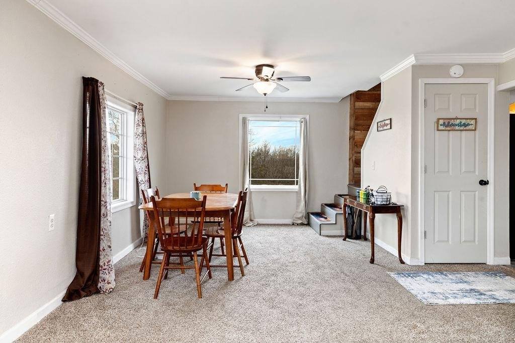 696 Indian Mound Rd, Staunton, VA 24401