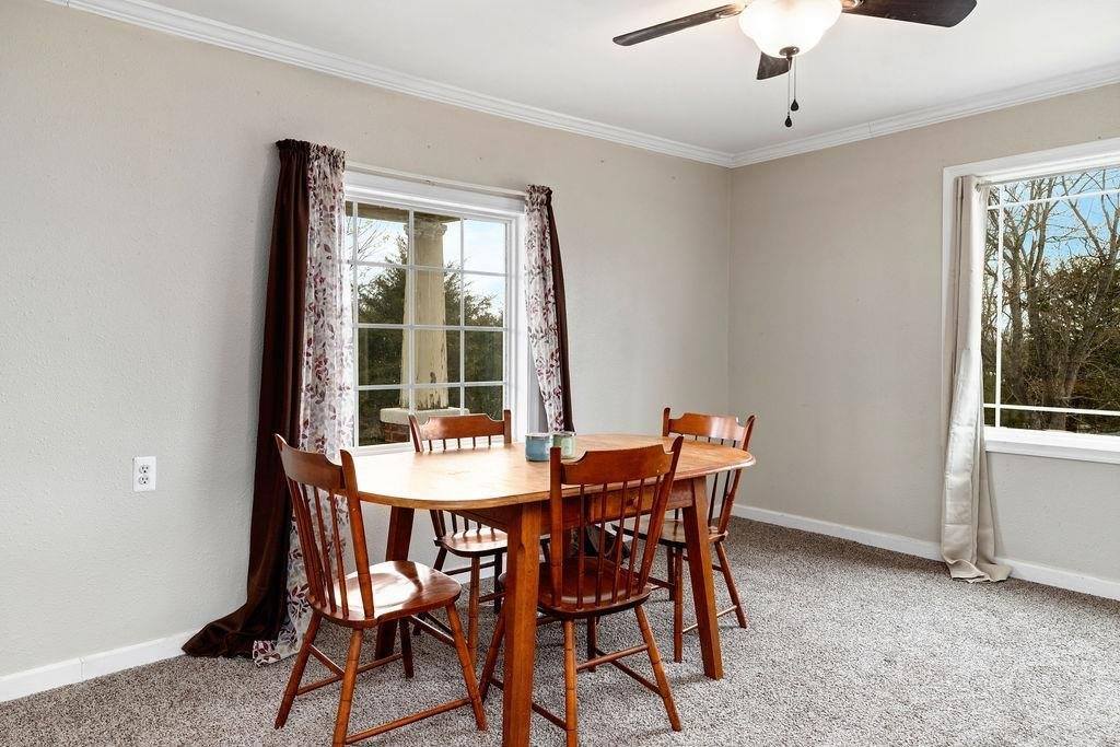 696 Indian Mound Rd, Staunton, VA 24401