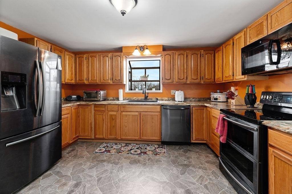 696 Indian Mound Rd, Staunton, VA 24401