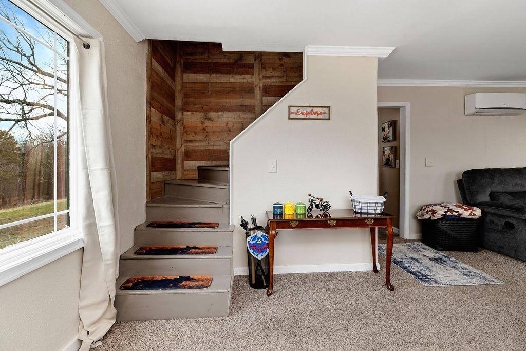 696 Indian Mound Rd, Staunton, VA 24401