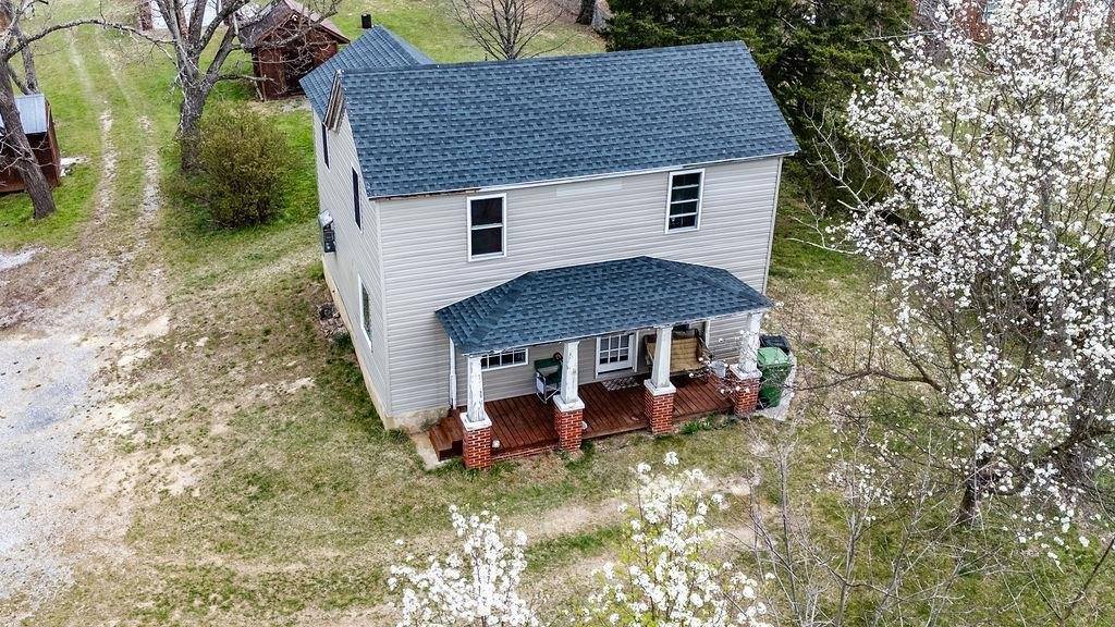696 Indian Mound Rd, Staunton, VA 24401