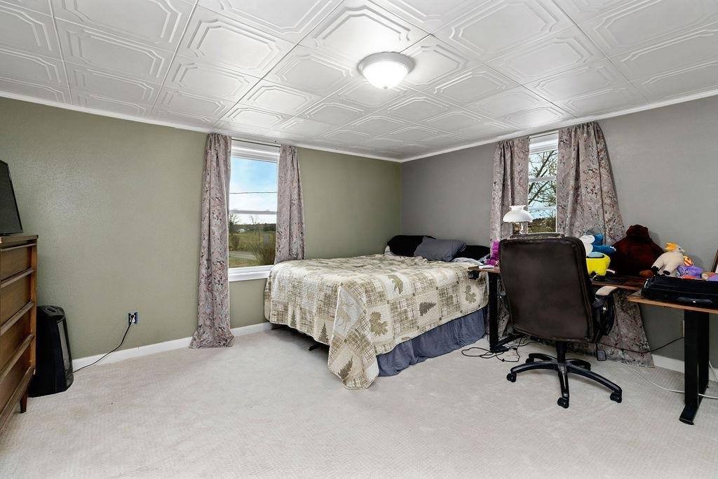 696 Indian Mound Rd, Staunton, VA 24401
