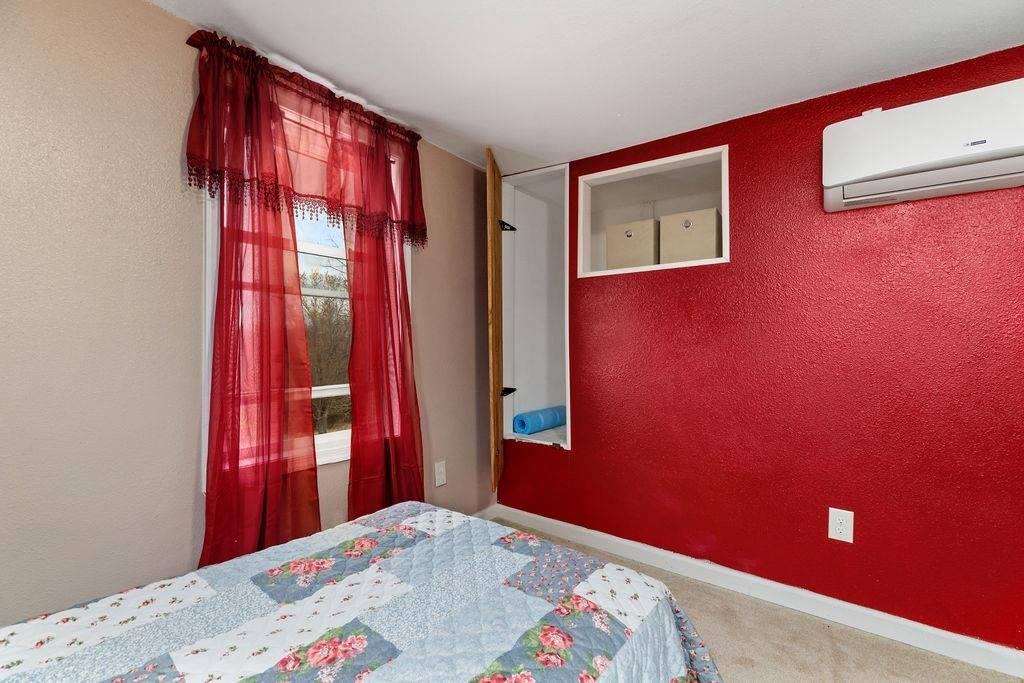 696 Indian Mound Rd, Staunton, VA 24401
