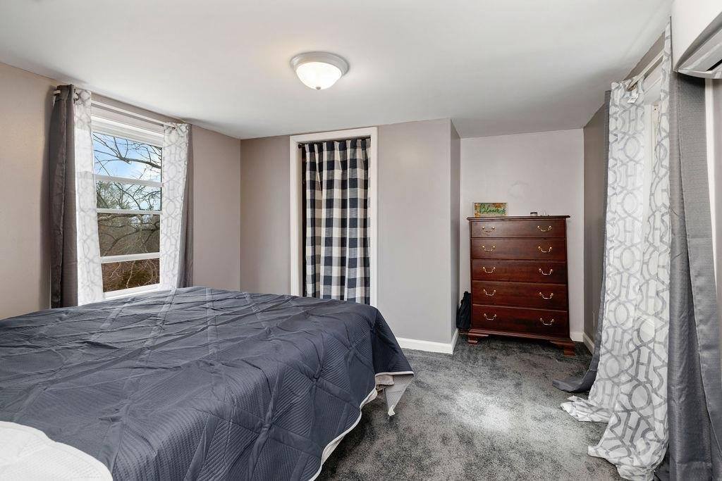696 Indian Mound Rd, Staunton, VA 24401