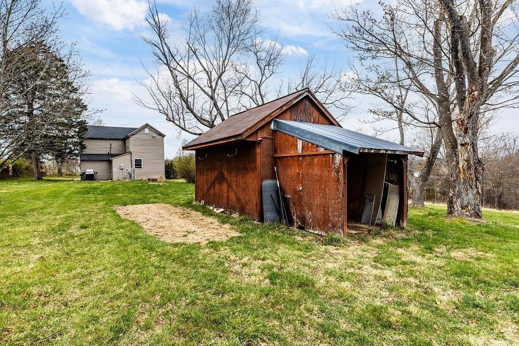 696 Indian Mound Rd, Staunton, VA 24401