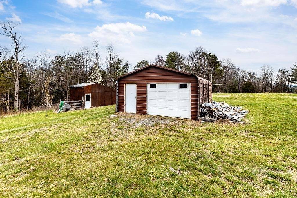 696 Indian Mound Rd, Staunton, VA 24401