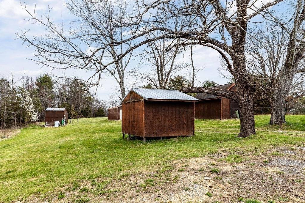 696 Indian Mound Rd, Staunton, VA 24401
