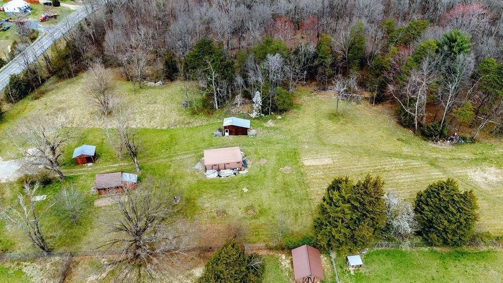 696 Indian Mound Rd, Staunton, VA 24401