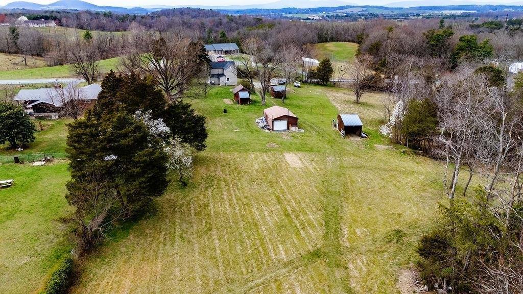 696 Indian Mound Rd, Staunton, VA 24401
