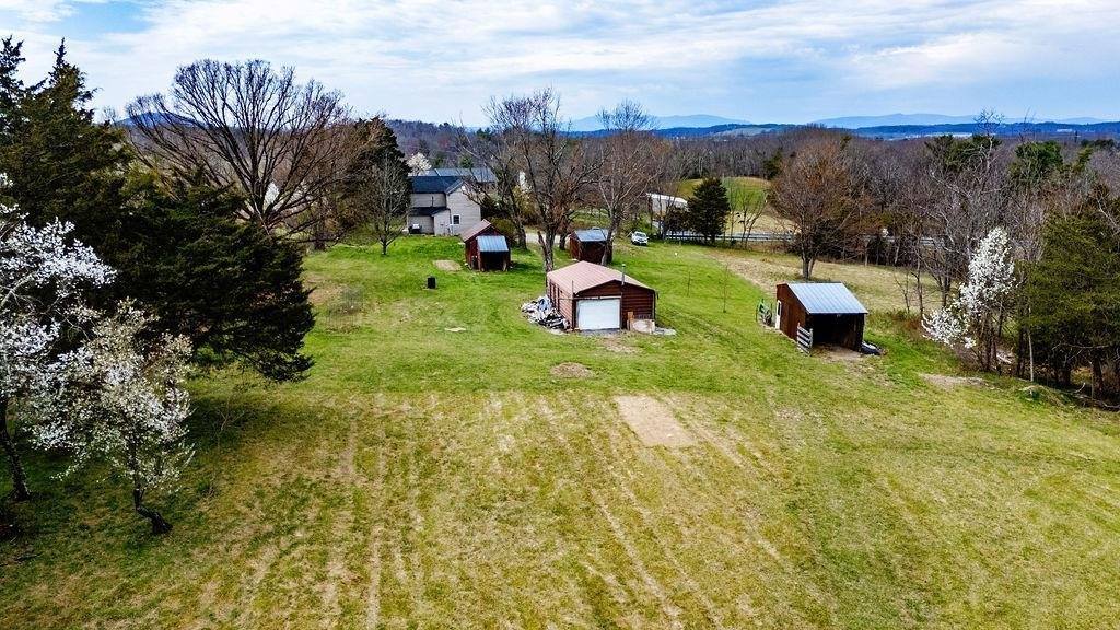 696 Indian Mound Rd, Staunton, VA 24401