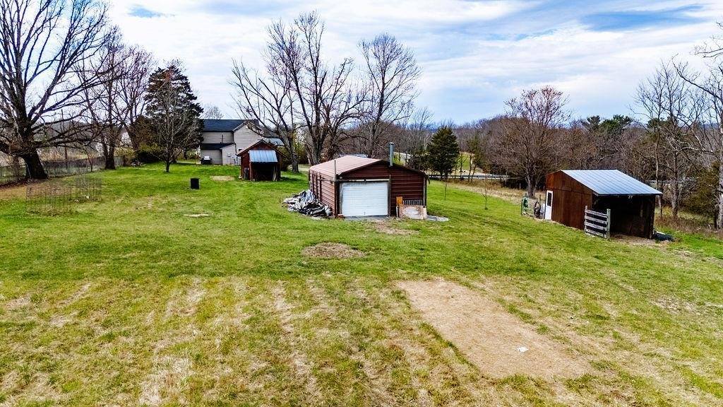 696 Indian Mound Rd, Staunton, VA 24401