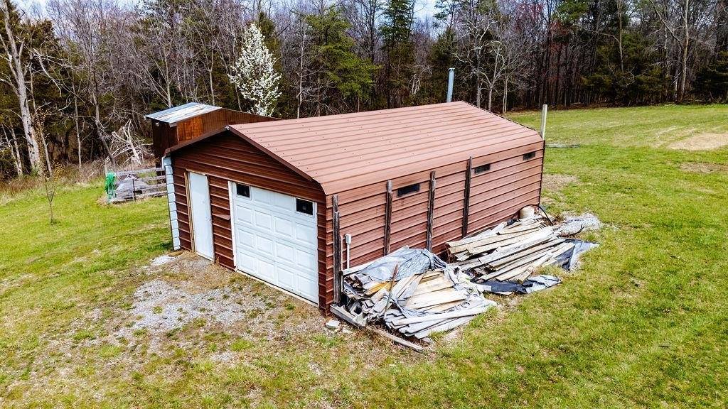 696 Indian Mound Rd, Staunton, VA 24401