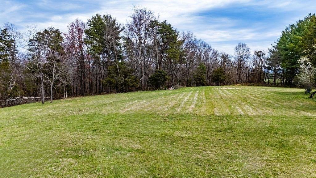 696 Indian Mound Rd, Staunton, VA 24401