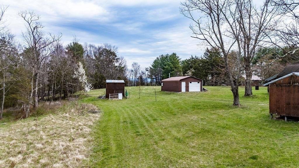696 Indian Mound Rd, Staunton, VA 24401