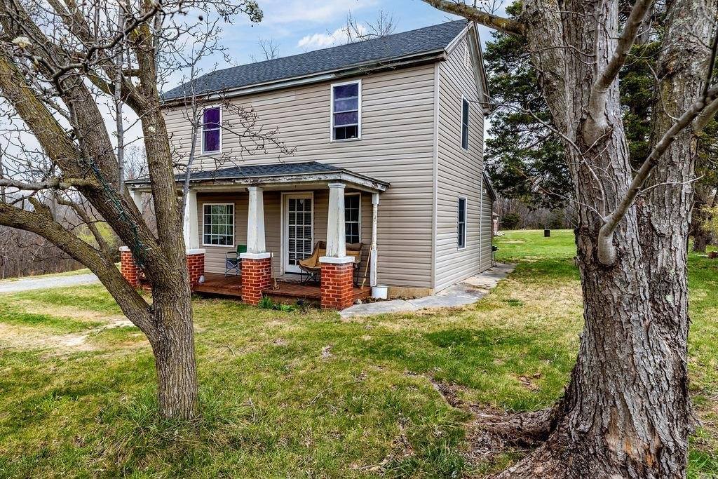 696 Indian Mound Rd, Staunton, VA 24401