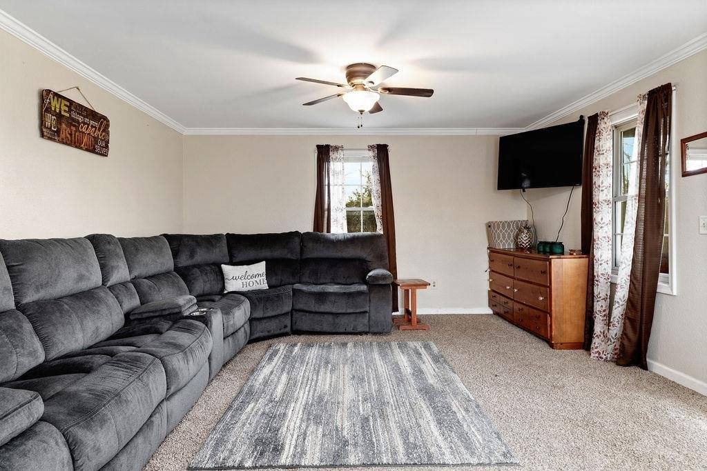 696 Indian Mound Rd, Staunton, VA 24401