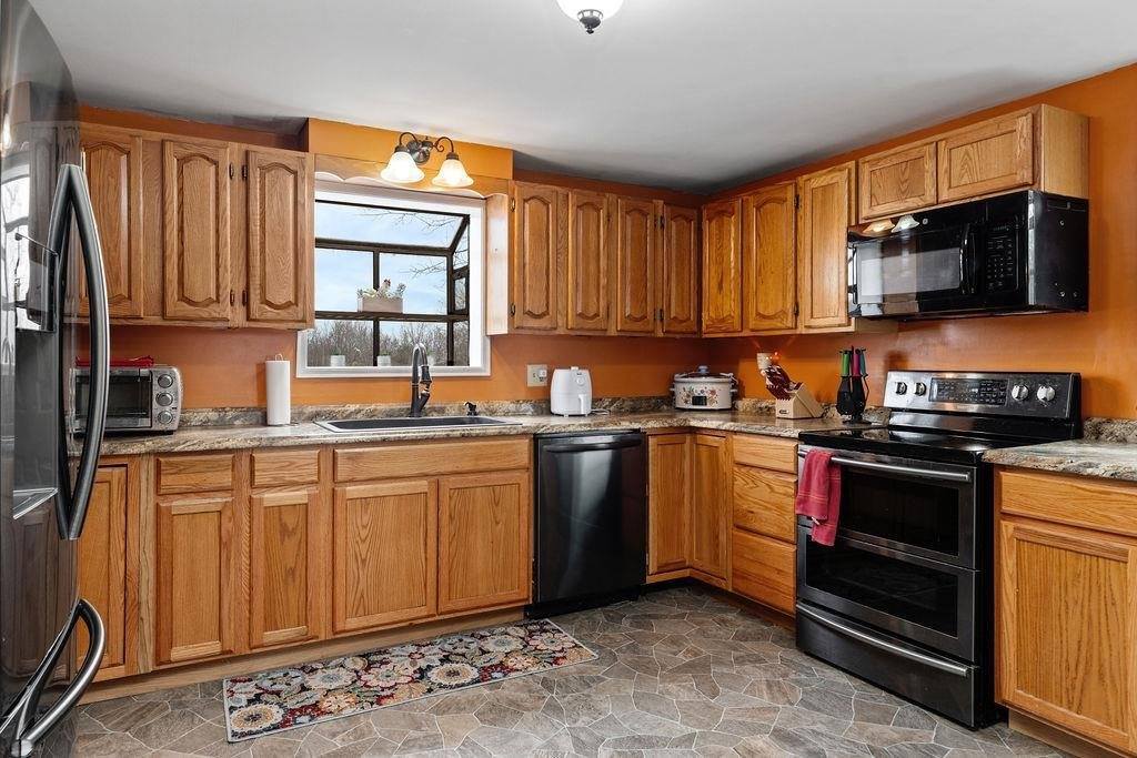 696 Indian Mound Rd, Staunton, VA 24401