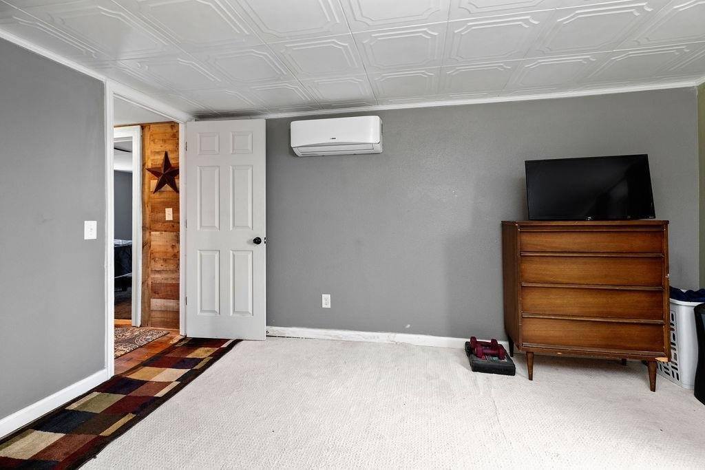 696 Indian Mound Rd, Staunton, VA 24401