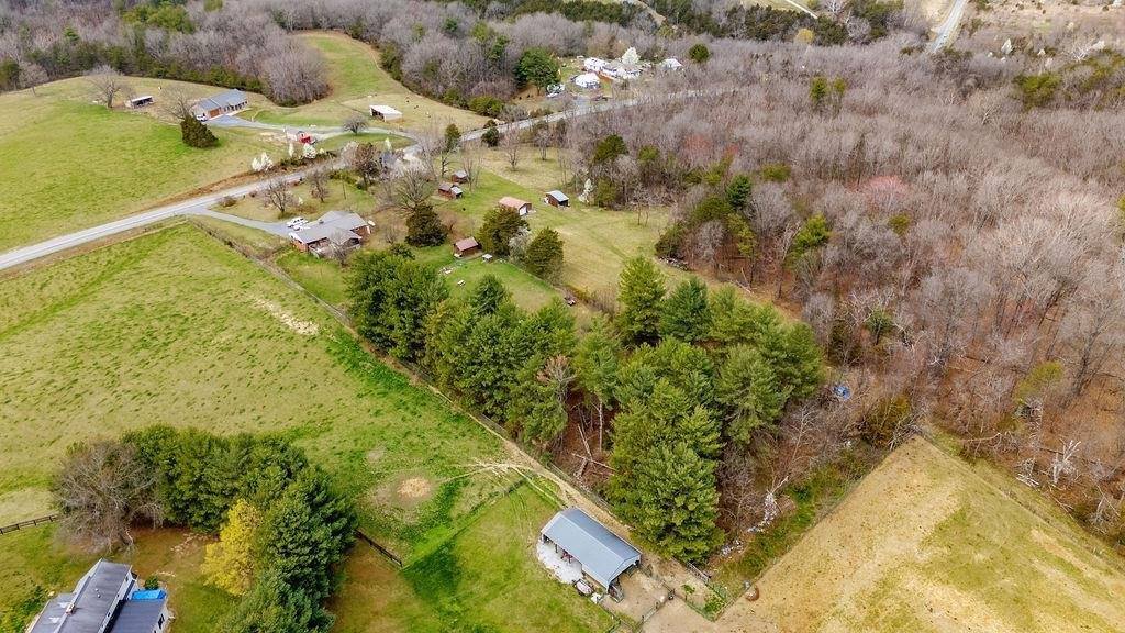 696 Indian Mound Rd, Staunton, VA 24401