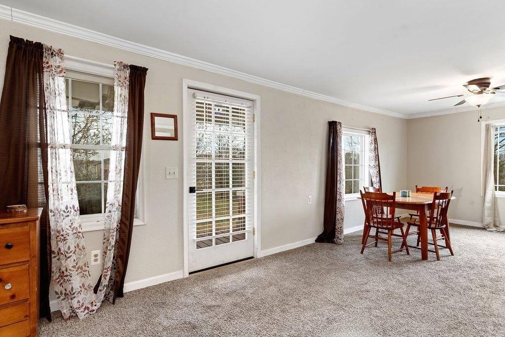 696 Indian Mound Rd, Staunton, VA 24401