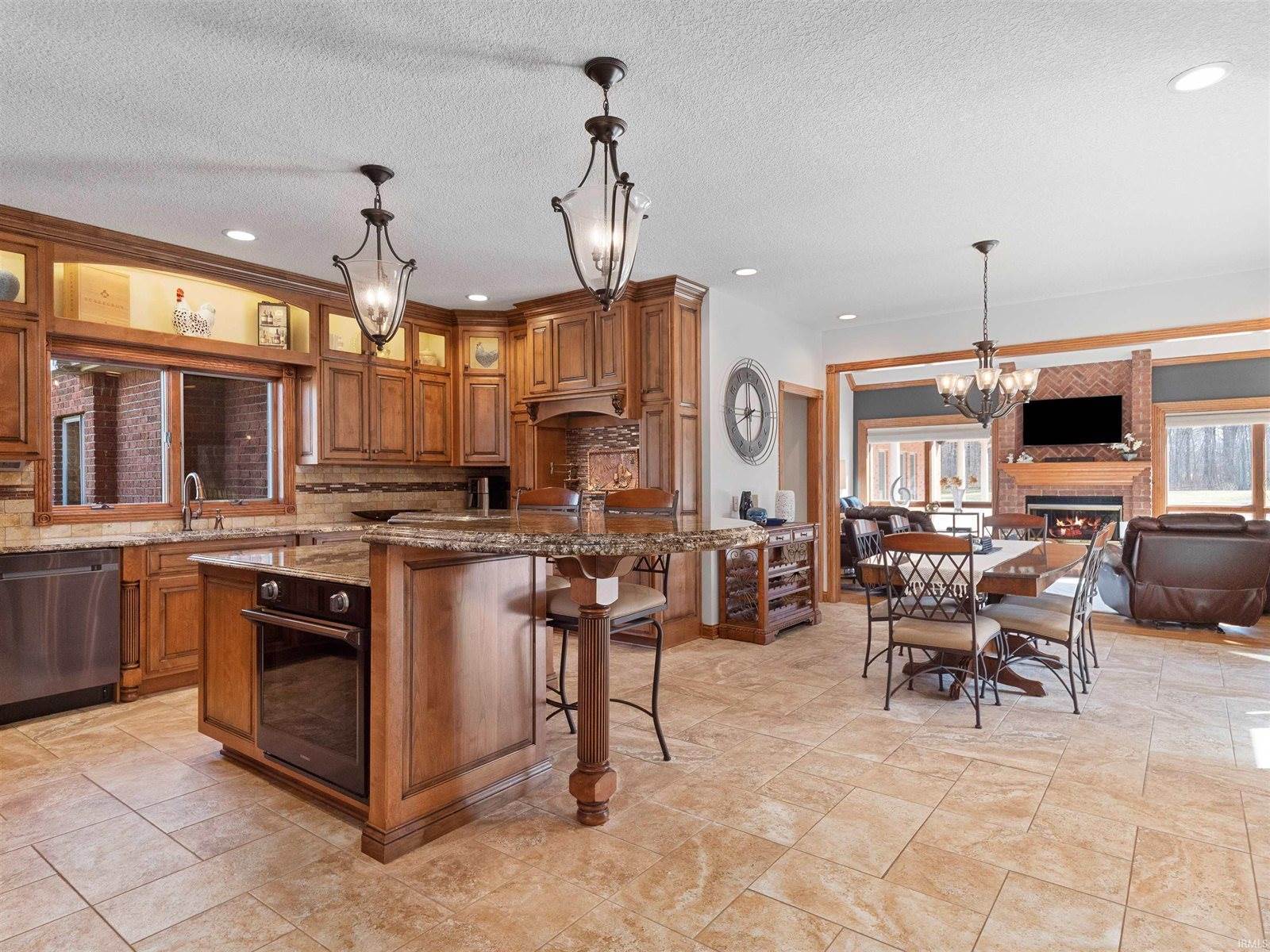 16702 Tonkel Road, Leo, IN 46765