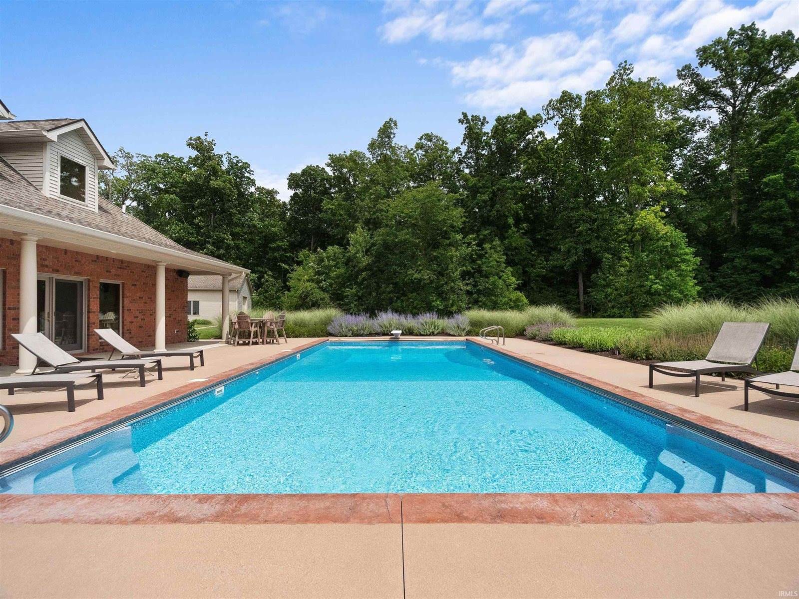 16702 Tonkel Road, Leo, IN 46765
