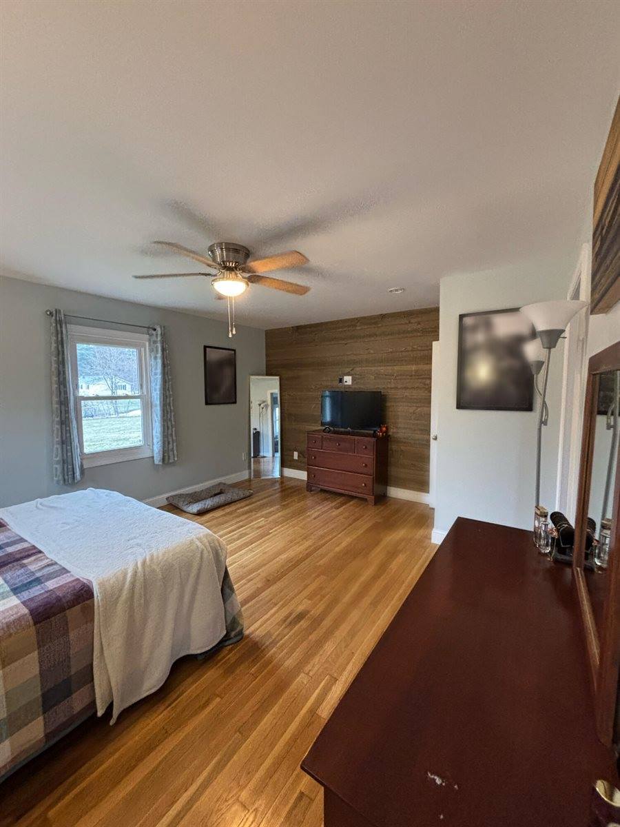 200 Mayo Road, Hampden, ME 04444