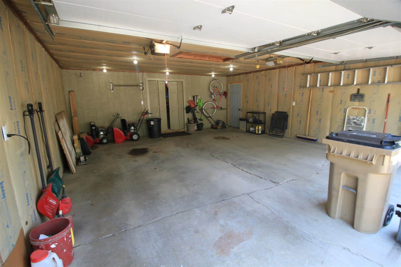 1616 1st Ave SE, Minot, ND 58701