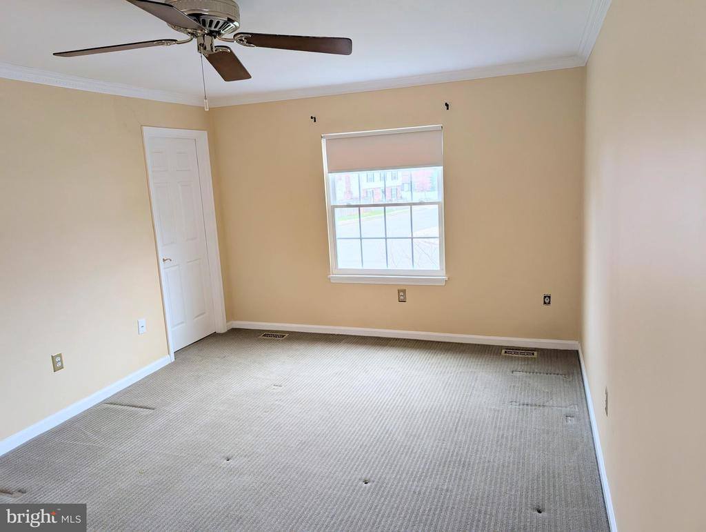 8866 Olde Mill Run, Manassas, VA 20110