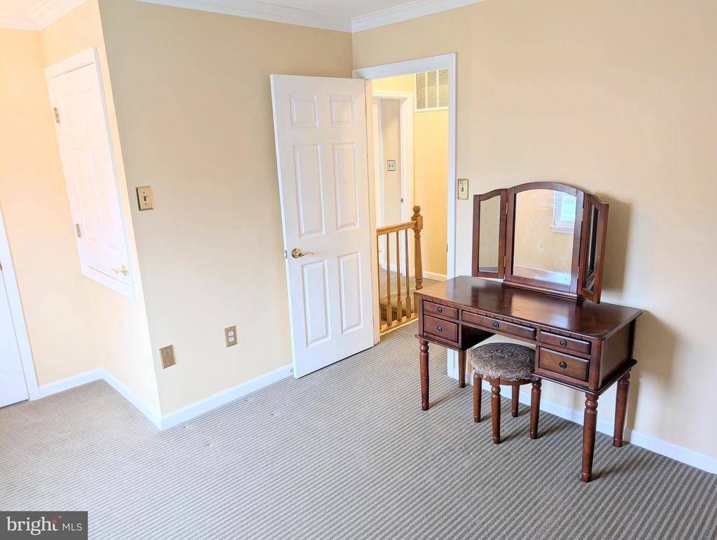 8866 Olde Mill Run, Manassas, VA 20110