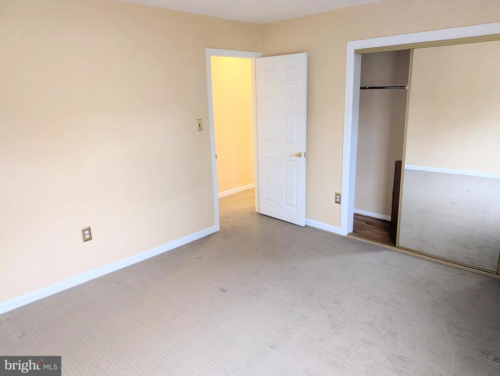 8866 Olde Mill Run, Manassas, VA 20110